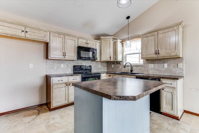 2314 S Limuel Cir, Wichita, KS 67235