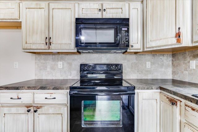 2314 S Limuel Cir, Wichita, KS 67235