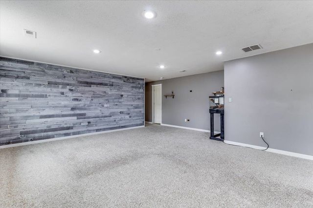 2314 S Limuel Cir, Wichita, KS 67235