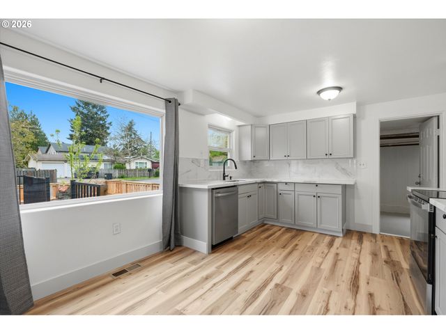 1350 Se 117TH Ave, Portland, OR 97216