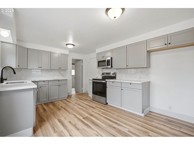 1350 Se 117TH Ave, Portland, OR 97216