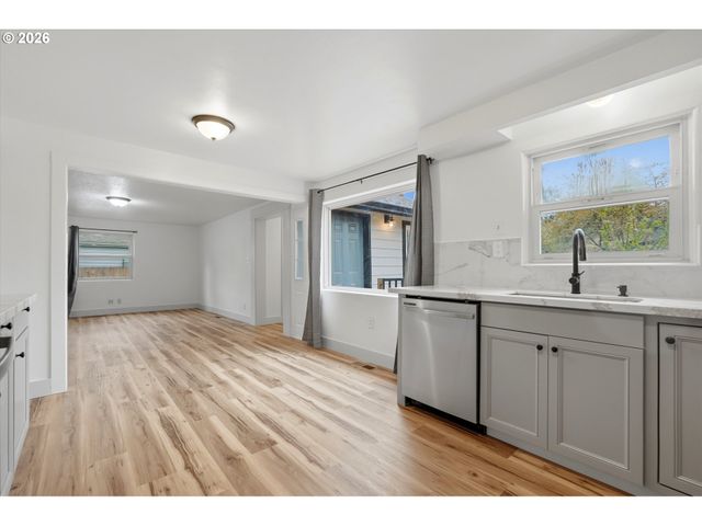 1350 Se 117TH Ave, Portland, OR 97216