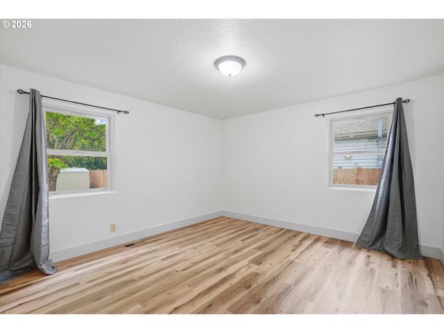 1350 Se 117TH Ave, Portland, OR 97216