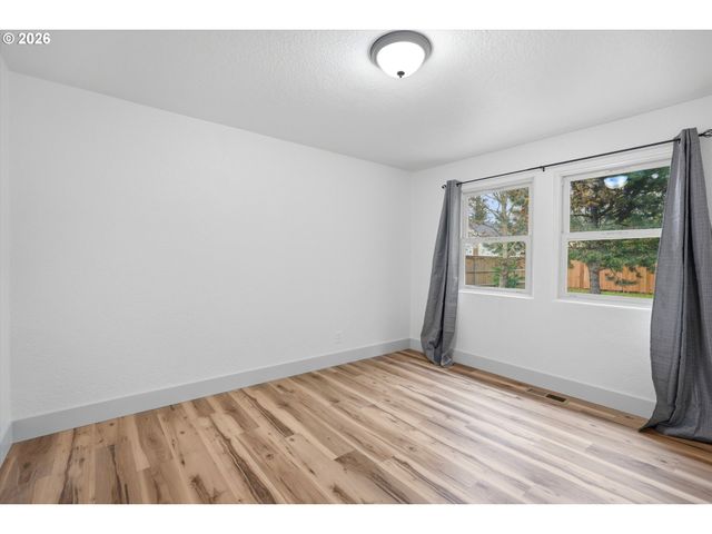 1350 Se 117TH Ave, Portland, OR 97216