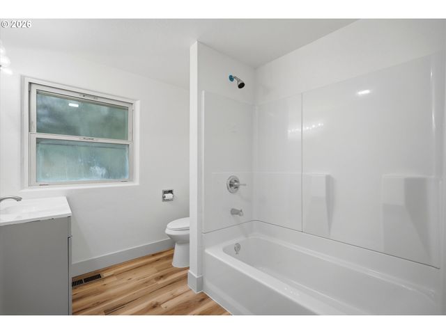 1350 Se 117TH Ave, Portland, OR 97216