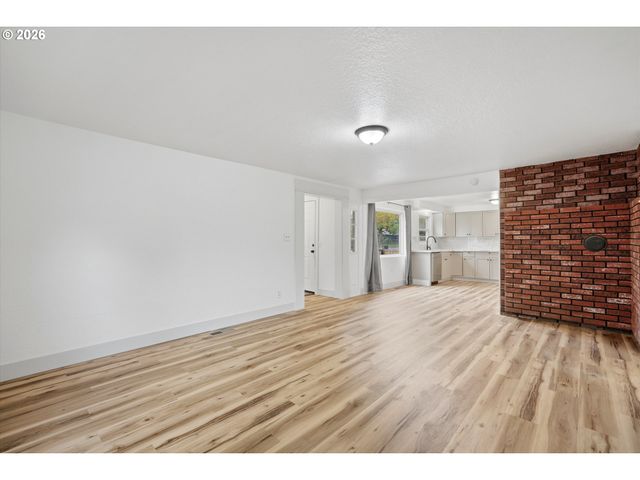 1350 Se 117TH Ave, Portland, OR 97216