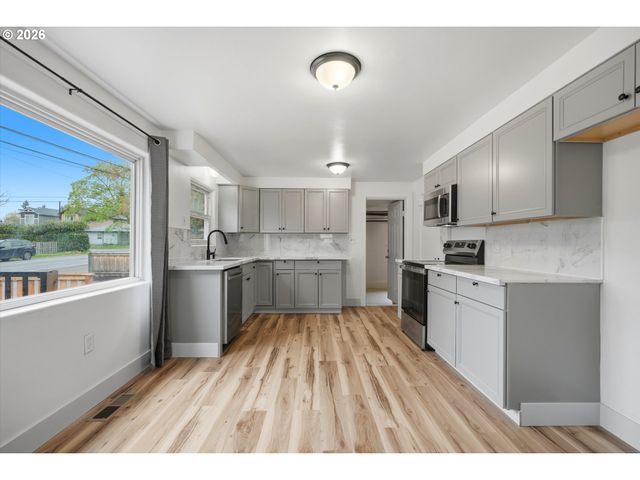 1350 Se 117TH Ave, Portland, OR 97216