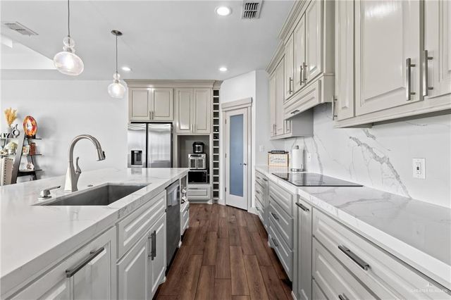 120 Canteros Drive, Rancho Viejo, TX 78575