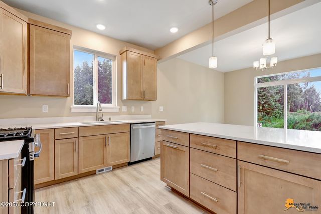 5998 Takotna Loop, Anchorage, AK 99504