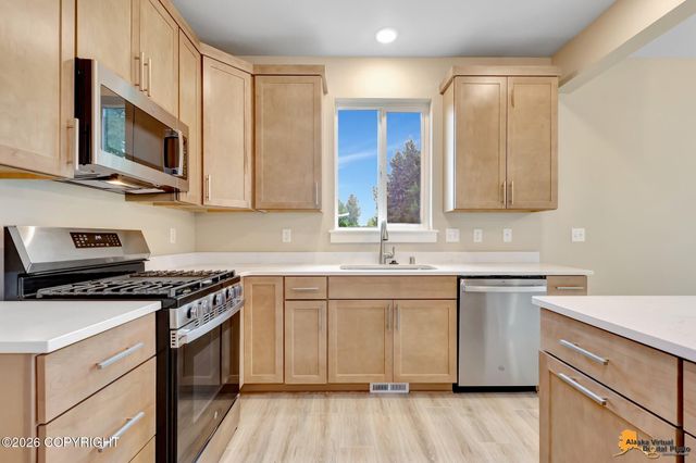 5998 Takotna Loop, Anchorage, AK 99504