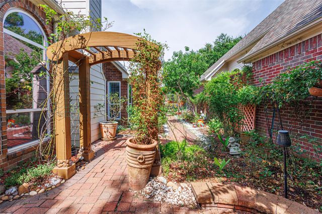 1247 Misty Lake Court, Sugar Land, TX 77498