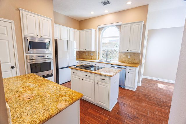 1247 Misty Lake Court, Sugar Land, TX 77498
