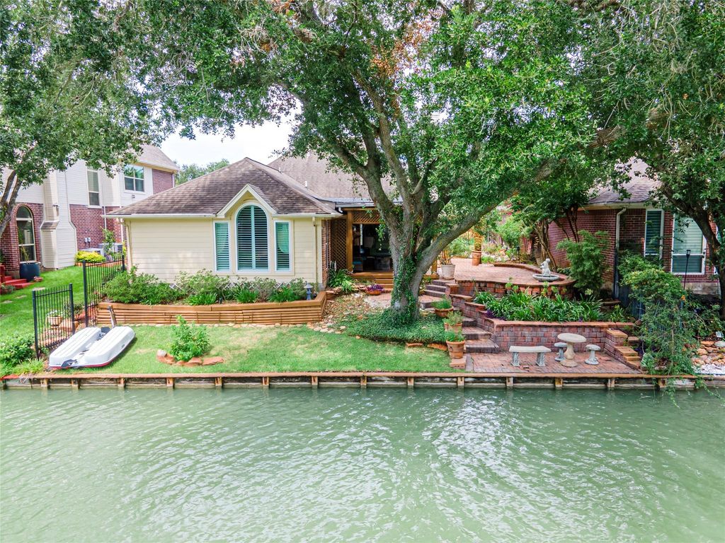 1247 Misty Lake Court, Sugar Land, TX 77498