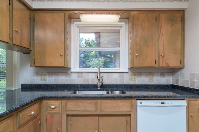 1008 Rocky Canyon Road, Arlington, TX 76012