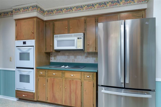 1008 Rocky Canyon Road, Arlington, TX 76012