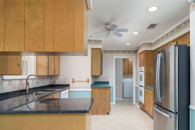 1008 Rocky Canyon Road, Arlington, TX 76012