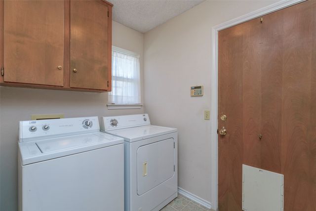 1008 Rocky Canyon Road, Arlington, TX 76012