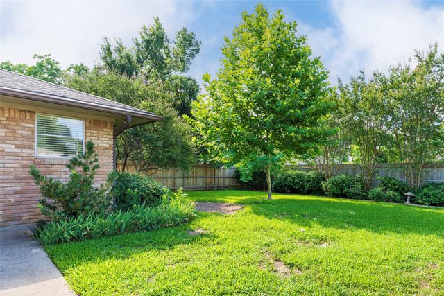 1008 Rocky Canyon Road, Arlington, TX 76012