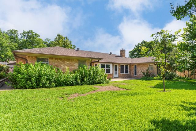 1008 Rocky Canyon Road, Arlington, TX 76012