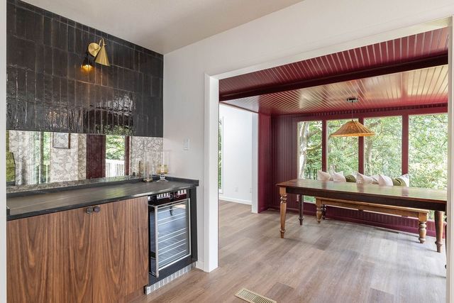 884 N Shrewsbury Lane, Fayetteville, AR 72701