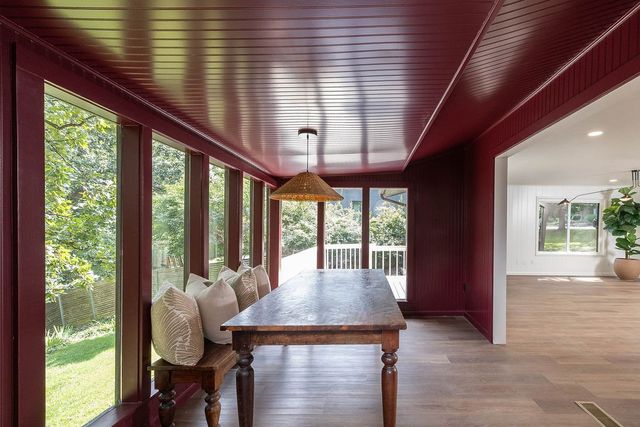 884 N Shrewsbury Lane, Fayetteville, AR 72701