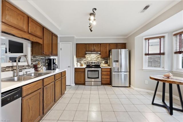 1504 Chickadee CT, Virginia Beach, VA 23454