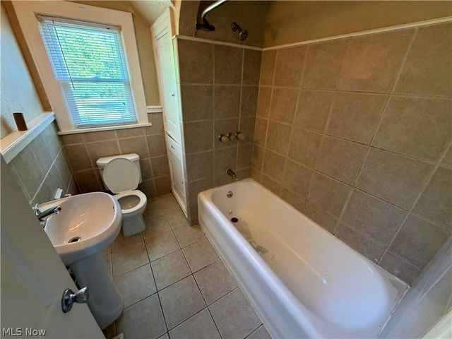 918 Frederick Boulevard, Akron, OH 44320
