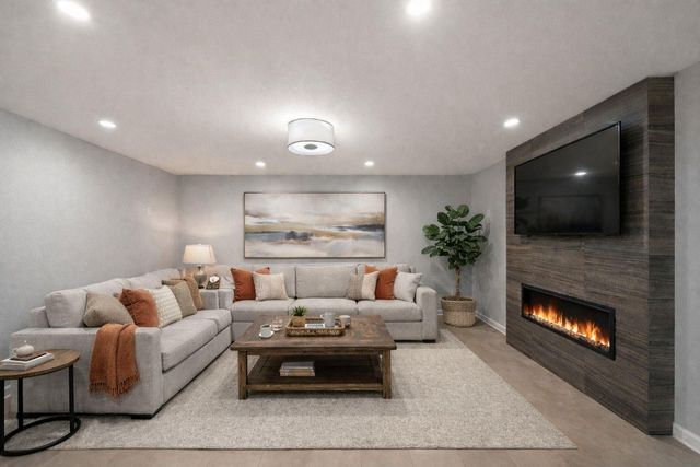 8954 Chatsworth Drive, Houston, TX 77024