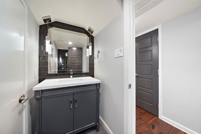 8954 Chatsworth Drive, Houston, TX 77024