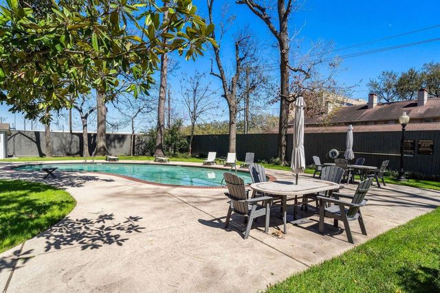 8954 Chatsworth Drive, Houston, TX 77024