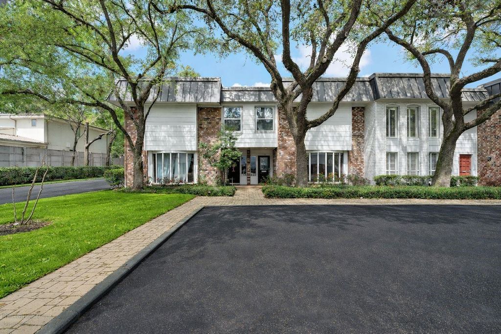 8954 Chatsworth Drive, Houston, TX 77024