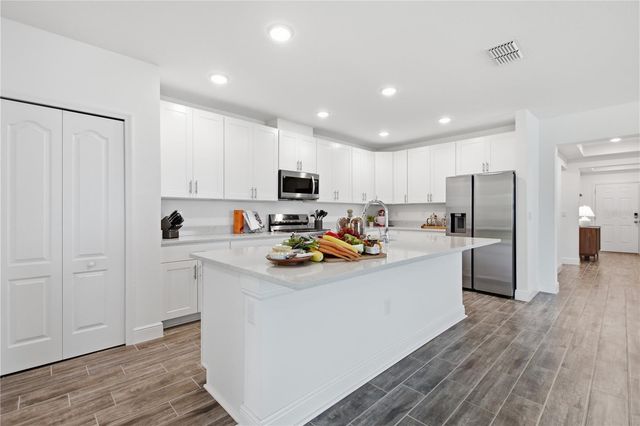 1111 OAK BLUFF DRIVE, Davenport, FL 33837