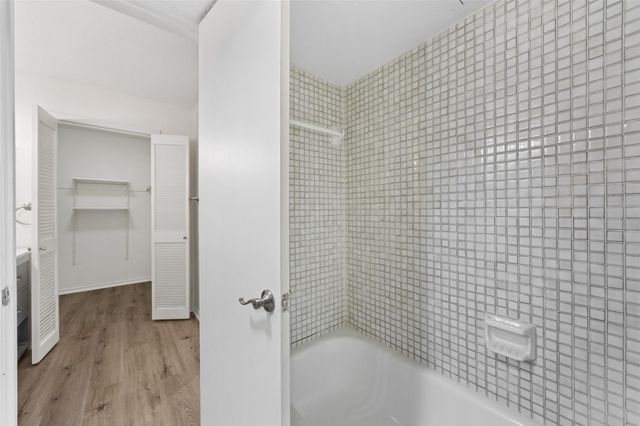 18240 Midway Road 402, Dallas, TX 75287