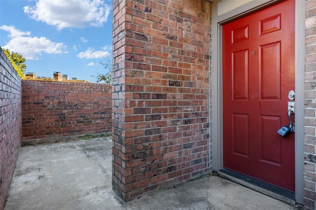 18240 Midway Road 402, Dallas, TX 75287