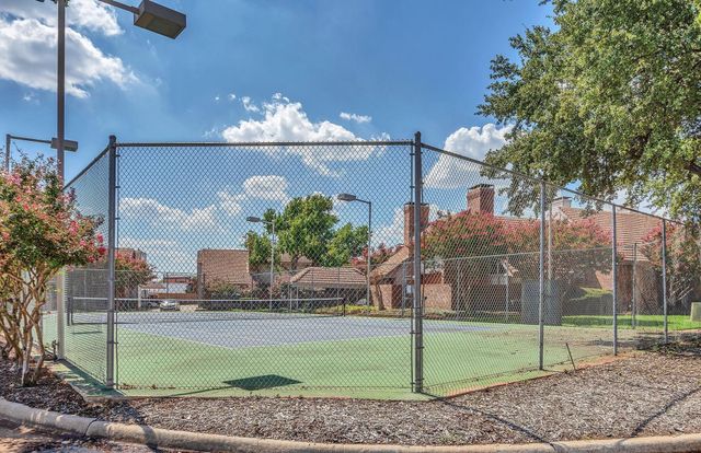 18240 Midway Road 402, Dallas, TX 75287