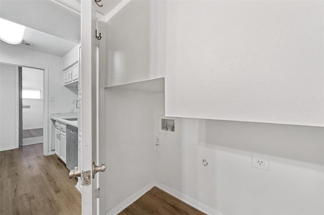 18240 Midway Road 402, Dallas, TX 75287