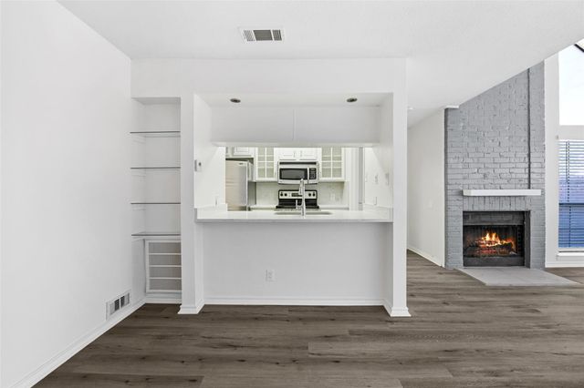 18240 Midway Road 402, Dallas, TX 75287