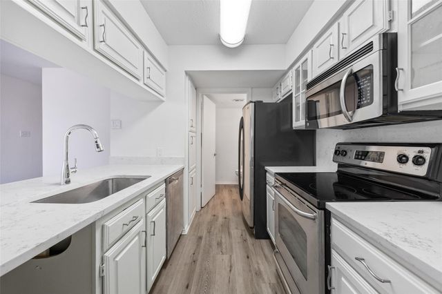 18240 Midway Road 402, Dallas, TX 75287