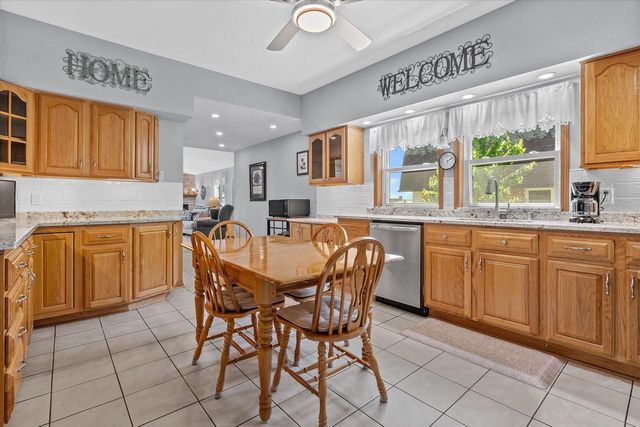 429 E Armour AVENUE, Milwaukee, WI 53207