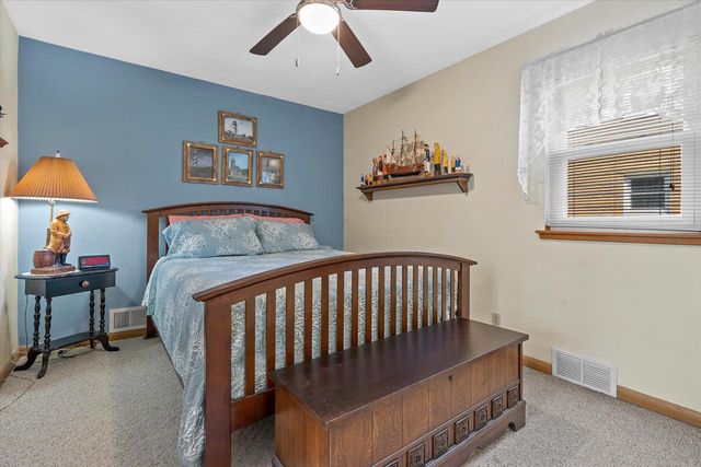 429 E Armour AVENUE, Milwaukee, WI 53207
