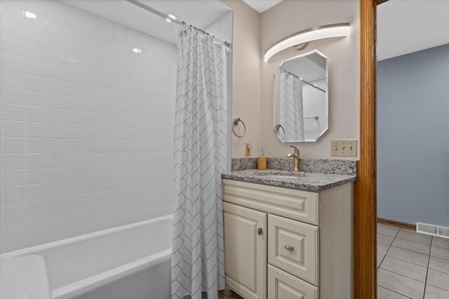429 E Armour AVENUE, Milwaukee, WI 53207
