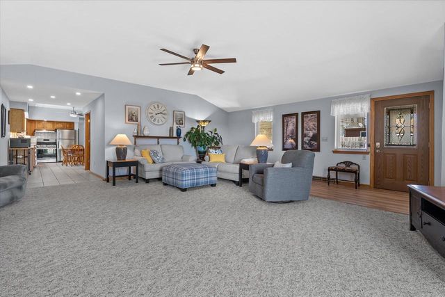 429 E Armour AVENUE, Milwaukee, WI 53207