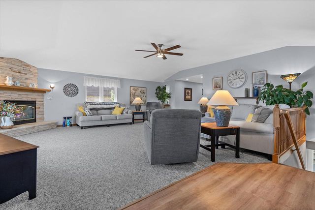 429 E Armour AVENUE, Milwaukee, WI 53207