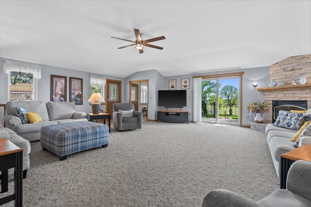 429 E Armour AVENUE, Milwaukee, WI 53207