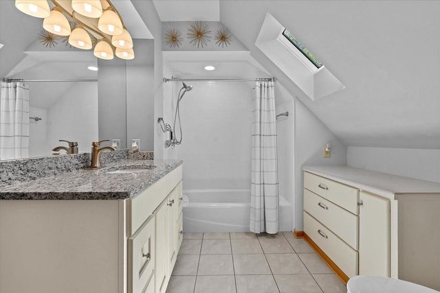 429 E Armour AVENUE, Milwaukee, WI 53207