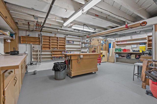 429 E Armour AVENUE, Milwaukee, WI 53207