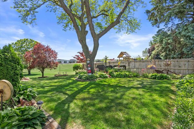 429 E Armour AVENUE, Milwaukee, WI 53207