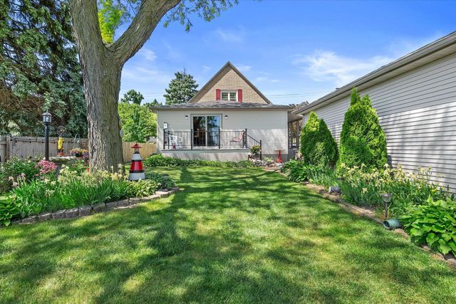 429 E Armour AVENUE, Milwaukee, WI 53207