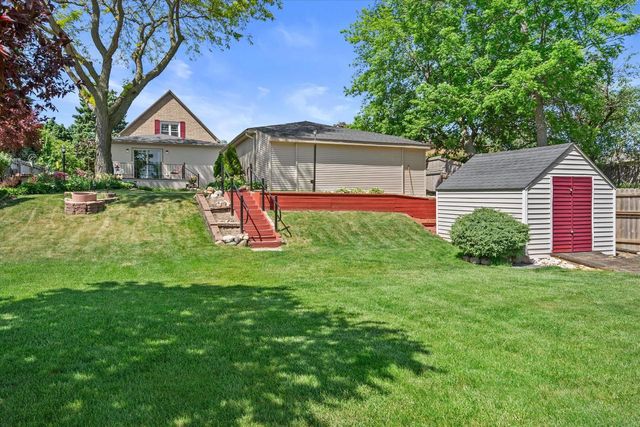 429 E Armour AVENUE, Milwaukee, WI 53207