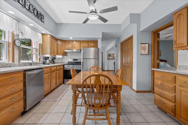 429 E Armour AVENUE, Milwaukee, WI 53207